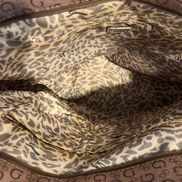 Guess Bag - Picture 5 of 5